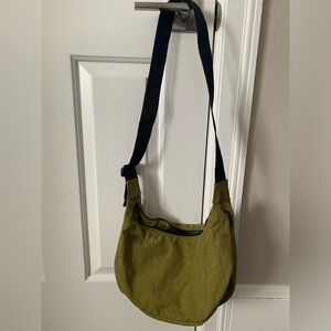 Baggu medium crescent green